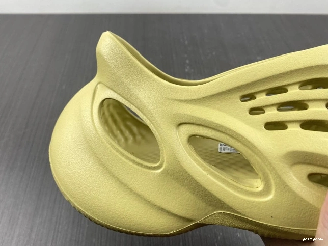 Sulfur Adidas Foam Yeezy RNNR GV6775 1026